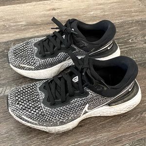 NIKE | ZOOMX INVINCIBLE RUN FLYKNIT BLACK WHITE